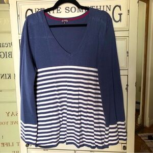 Super soft v-neck sweater by Hannah. Blue w/ white stripes. Size XL